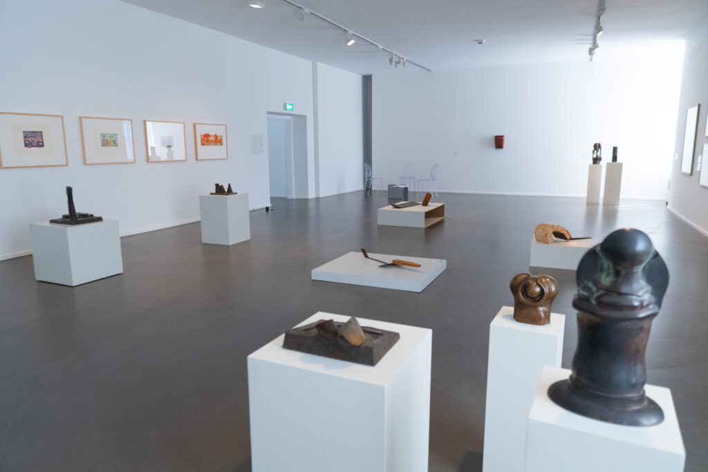 Ausstellungsansicht zur Ausstellung "Franz Bernhard und Maximilian Hutlett – Pfalzpreisträger vor 50 Jahren" im mpk Museum Pfalzgalerie Kaiserslautern.