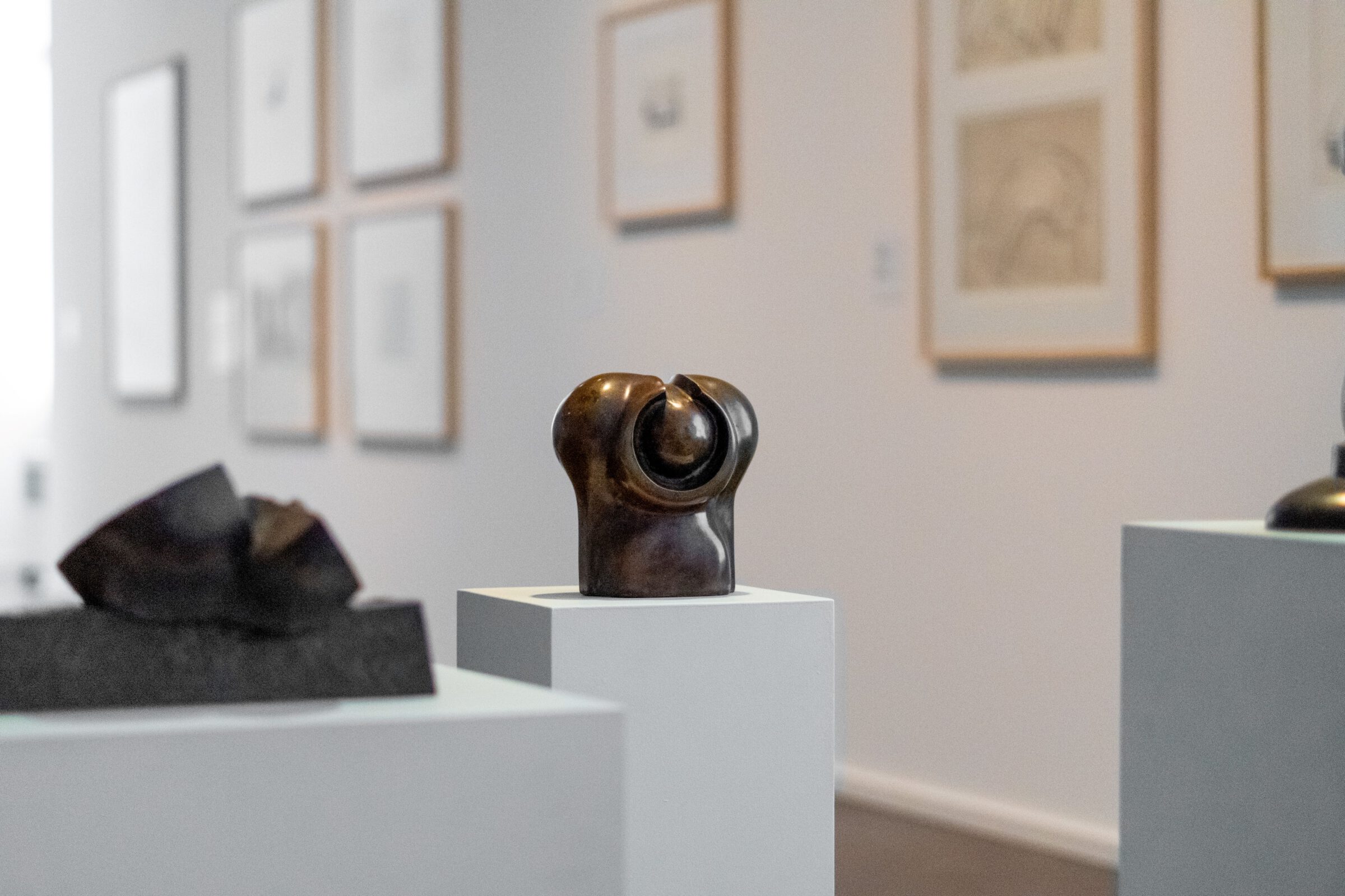 Ausstellungsansicht zur Ausstellung "Franz Bernhard und Maximilian Hutlett – Pfalzpreisträger vor 50 Jahren" im mpk Museum Pfalzgalerie Kaiserslautern.