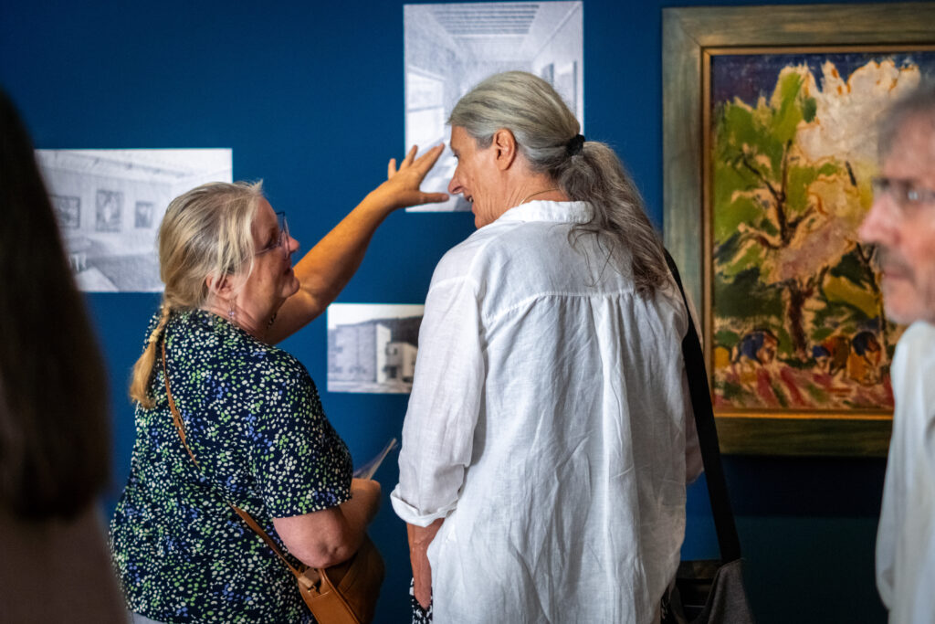 Ausstellungsansicht der "Zeitsprung: Gekauft. Getauscht. Geraubt?" Ausstellung im mpk Museum Pfalzgalerie Kaiserslautern.