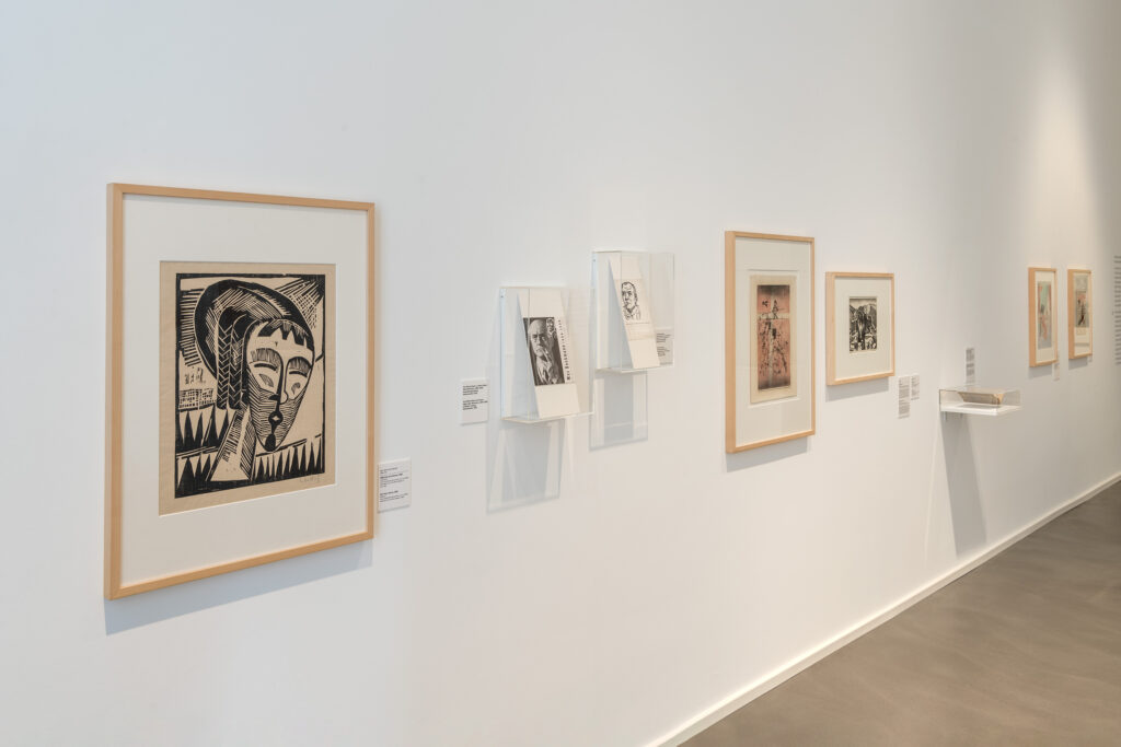 Reihe von Holzschnitten und Radierungen des Expressionismus in der Ausstellung „Unerhört Expressiv!“ im mpk Museum Pfalzgalerie Kaiserslautern – ein inspirierendes Reiseziel für Kulturinteressierte und Kunstreisende.