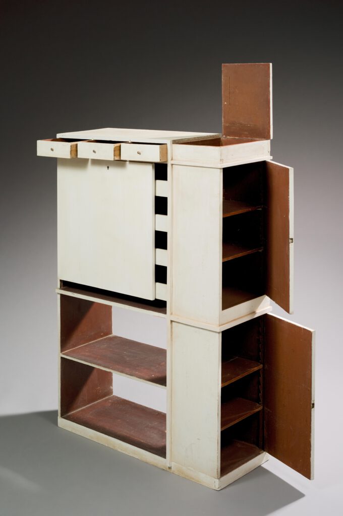Eileen Gray, Schrank, ca. 1929, 117,5 cm x 78,5 cm x 29 cm, courtesy Collection Alexandre De Vos, Paris, Foto und © Studio Baraja SLB.