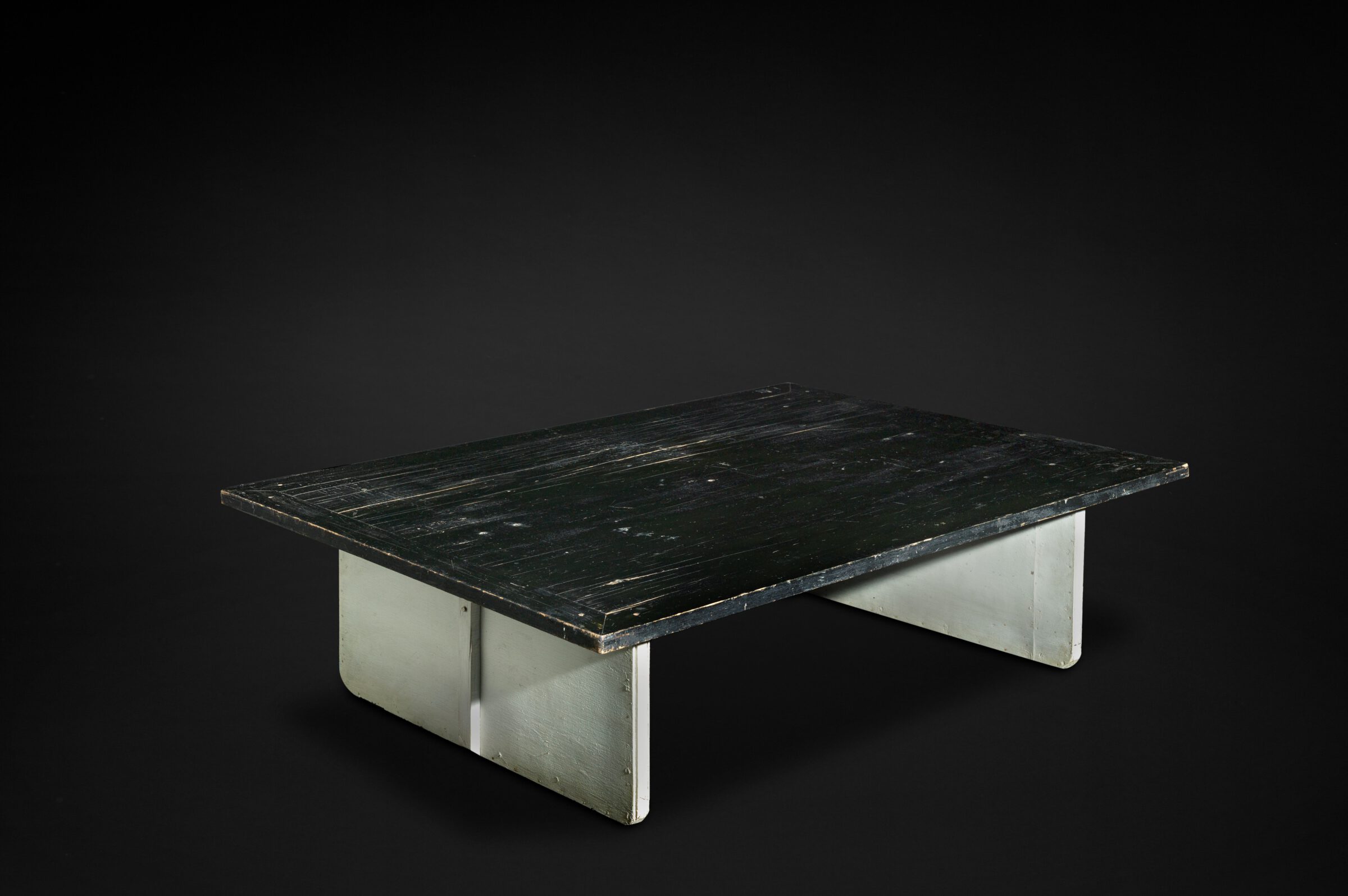 ohne Titel (Wohnzimmertisch) | ca. 1929 | Holz, lackiert | © Collection Alexandre De Vos, Paris ohne Titel (Wohnzimmertisch) | ca. 1929 | Holz, lackiert | © Collection Alexandre De Vos, Paris