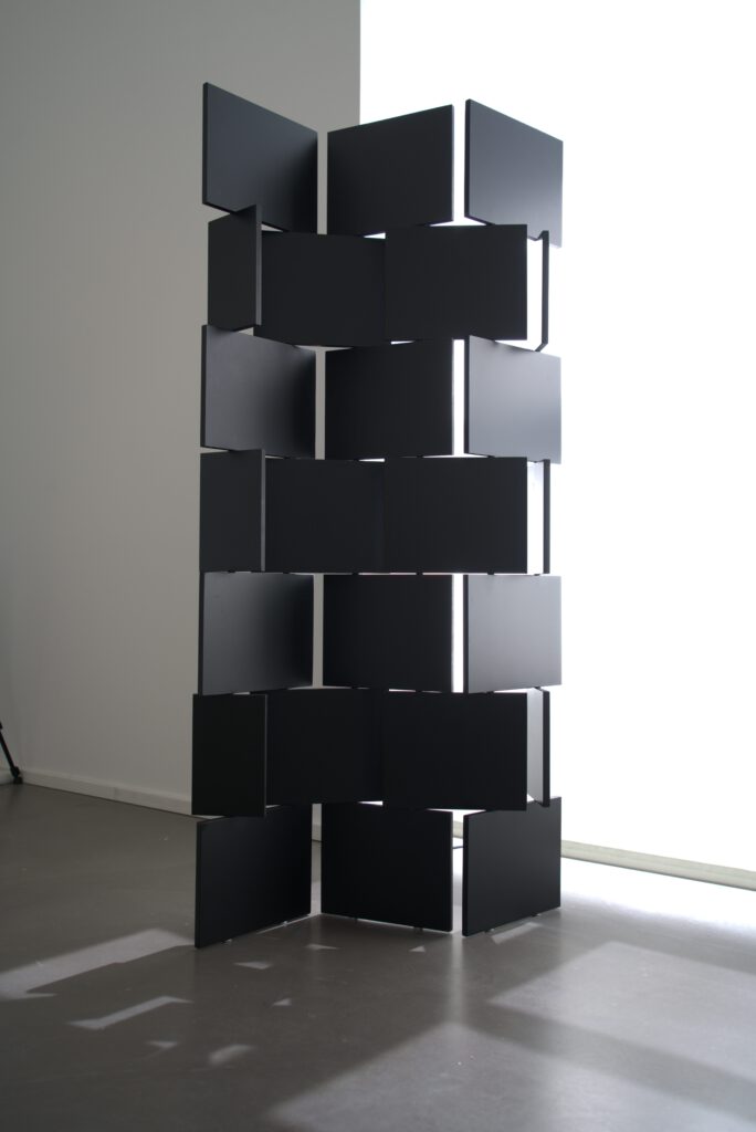 Paravant Brick Screen
