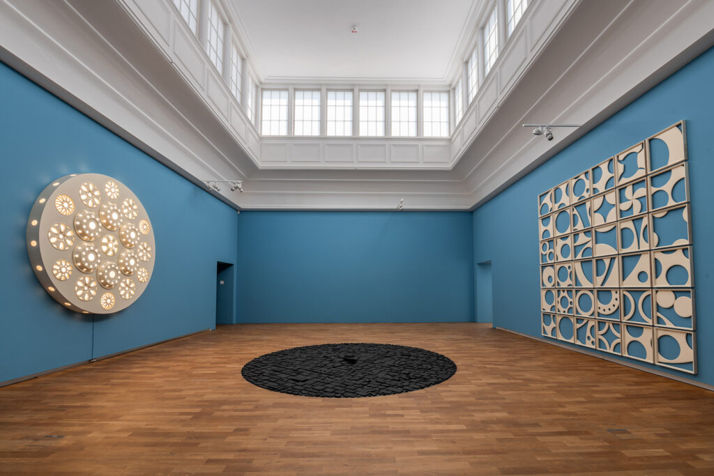 Raumansicht der Ausstellung "Michael Volkmer: Grenzspiele", Foto: Andreas Pauly, © VG Bild-Kunst, Bonn 2026