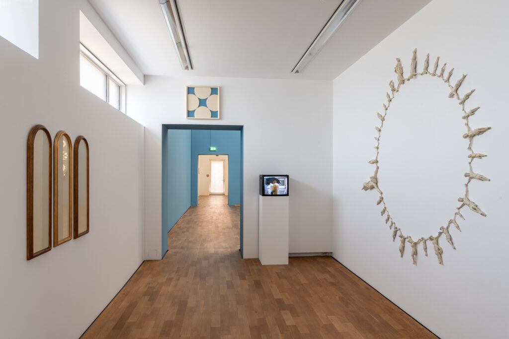 Raumansicht der Ausstellung "Michael Volkmer: Grenzspiele", Foto: Andreas Pauly, © VG Bild-Kunst, Bonn 2026