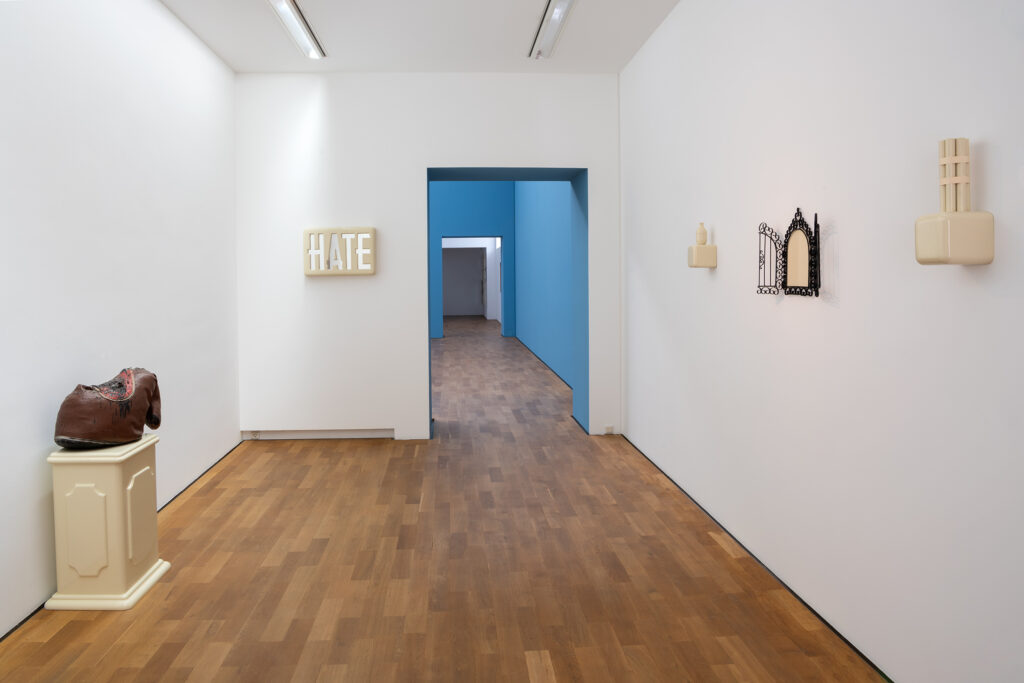 Raumansicht der Ausstellung "Michael Volkmer: Grenzspiele", Foto: Andreas Pauly, © VG Bild-Kunst, Bonn 2026