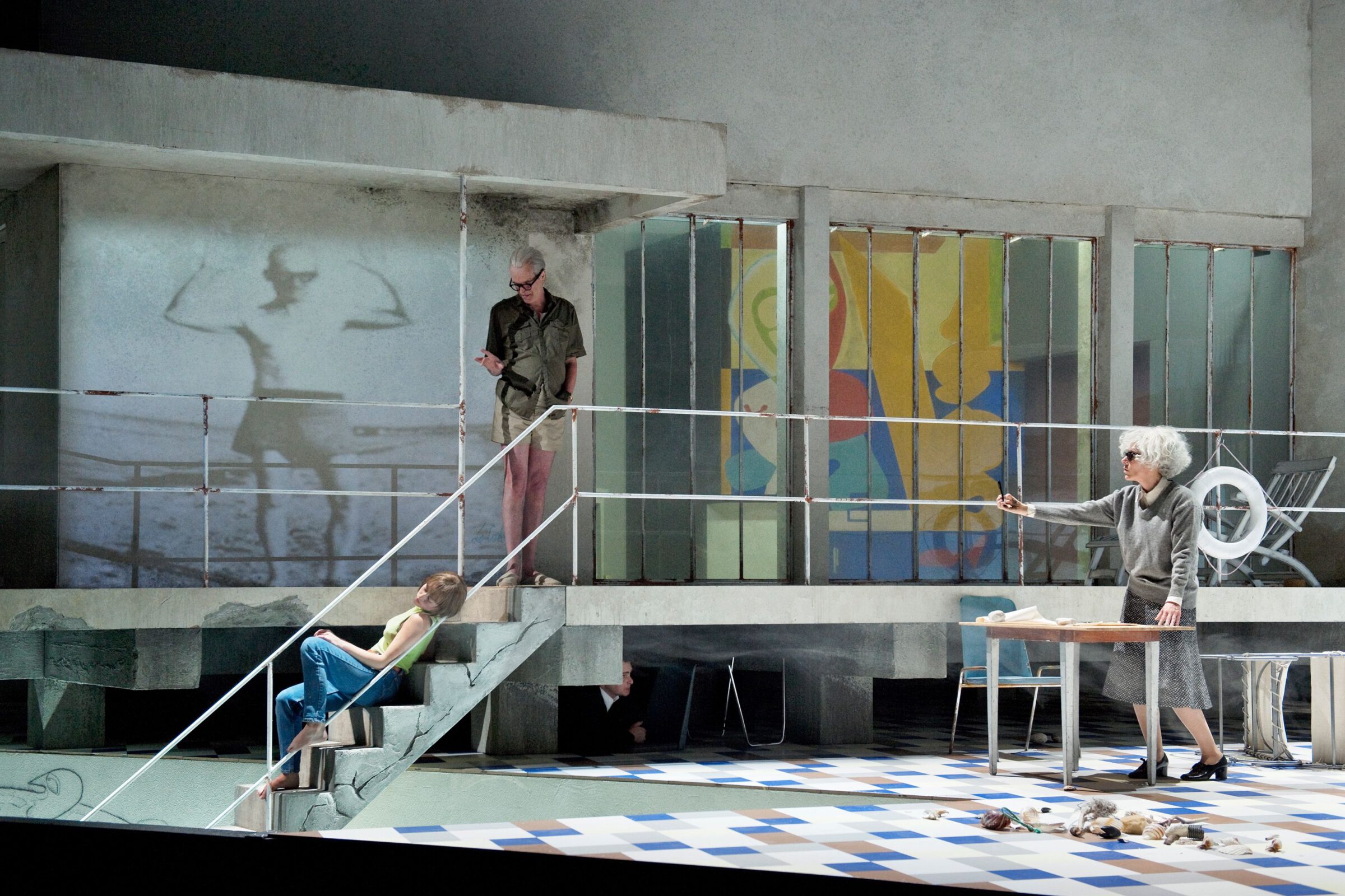 Anna Viebrock, Szene aus dem Theaterstück "Das Mansion am Südpol (Eine Immobilie)", 2012 uraufgeführt am Theater Basel, Foto: Walter Maier, Basel