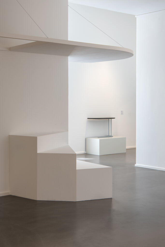 Ausstellungsansicht "Golden Girls No. 3: Eileen Gray