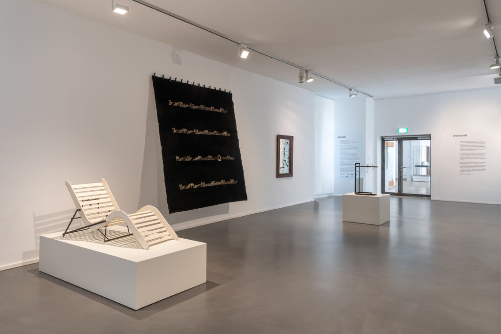 Ausstellungsansicht "Golden Girls No. 3: Eileen Gray