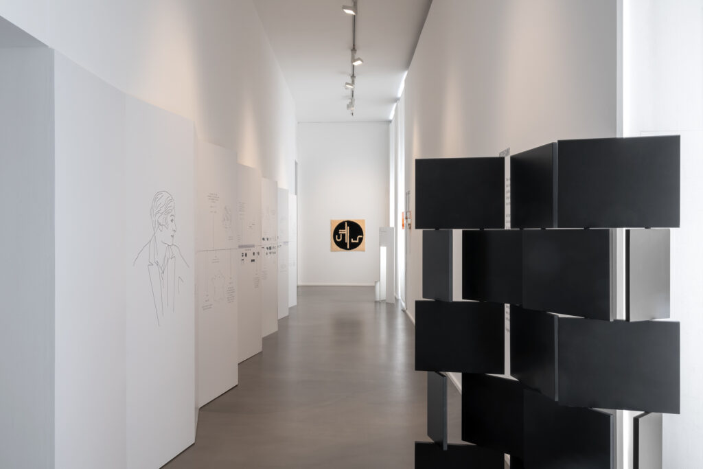 Ausstellungsansicht "Golden Girls No. 3: Eileen Gray