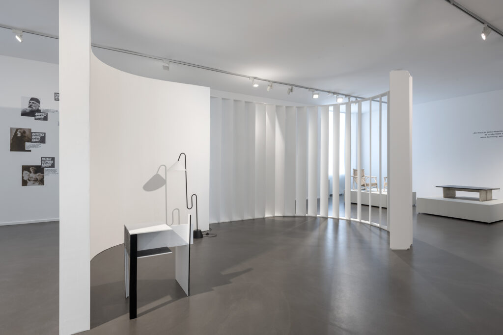 Ausstellungsansicht "Golden Girls No. 3: Eileen Gray